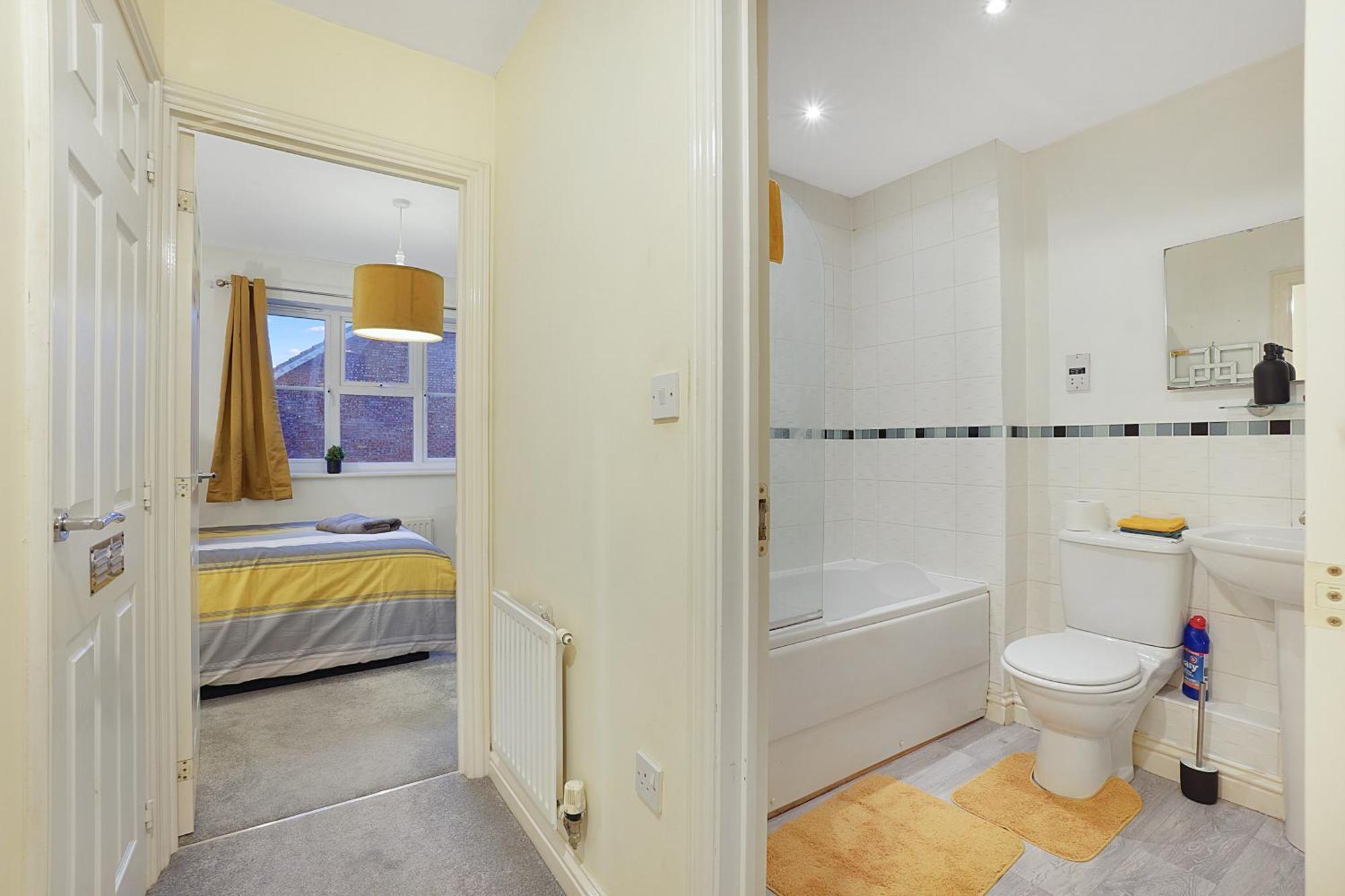 Comfortable Stylish Townhouse In Ashford Sleeps 5 Netflix 2 Parking Spaces Perfect For Contractors And Families מראה חיצוני תמונה
