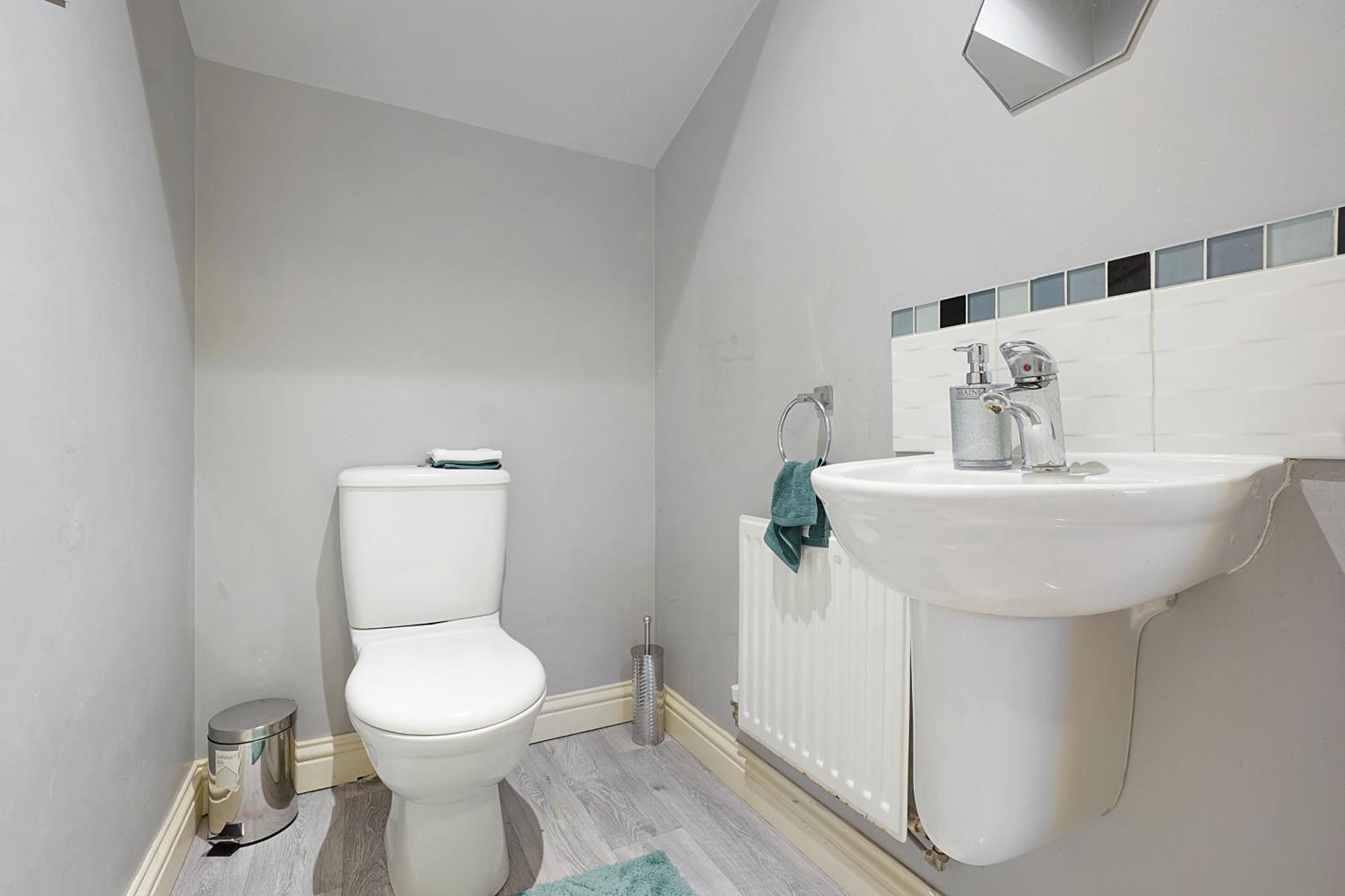 Comfortable Stylish Townhouse In Ashford Sleeps 5 Netflix 2 Parking Spaces Perfect For Contractors And Families מראה חיצוני תמונה