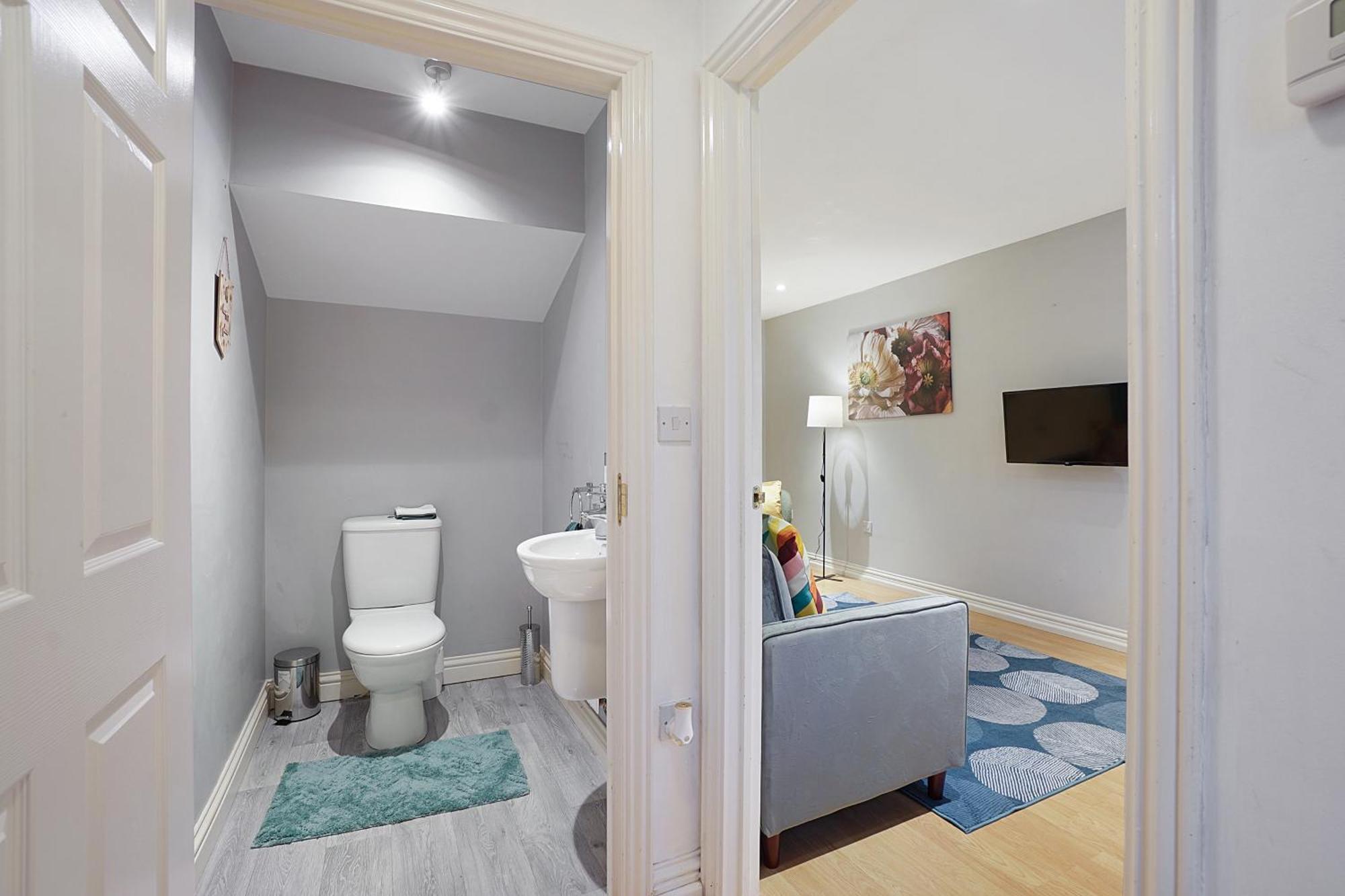 Comfortable Stylish Townhouse In Ashford Sleeps 5 Netflix 2 Parking Spaces Perfect For Contractors And Families מראה חיצוני תמונה